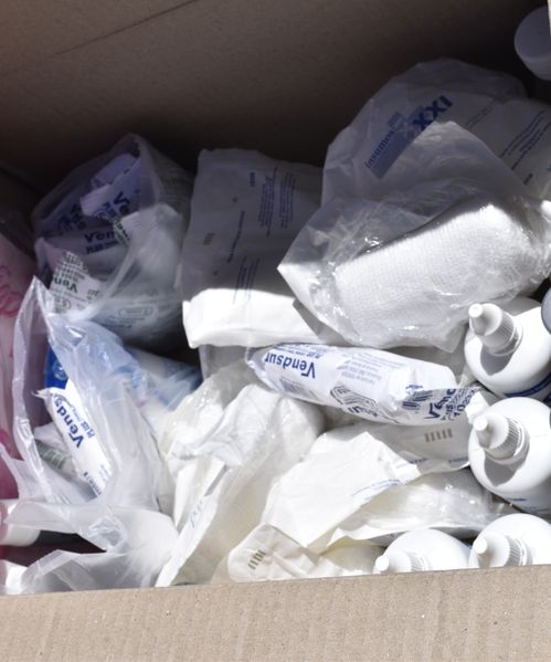 El Alfarcito: Caja con donación de material descartable